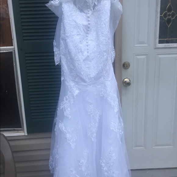 Mermaid Style Wedding Dress - Picture 6 of 7